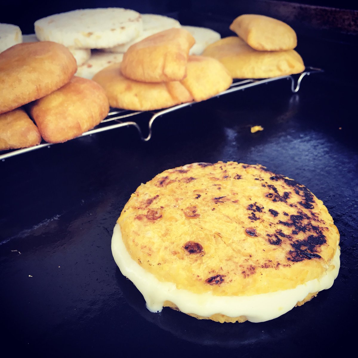 mulatacuisine's tweet photo. For your #ColombianfoodFix
Catch us this week💛💙❤️

THU #WembleyPark
FRI #Spitalfields #LambSt
SAT #Putney &amp; #Richmond #HeronSq
SUN #Chiswick #Dukesmeadows &amp; #BishopsPark #Fulham https://t.co/IR4eEMU4mH