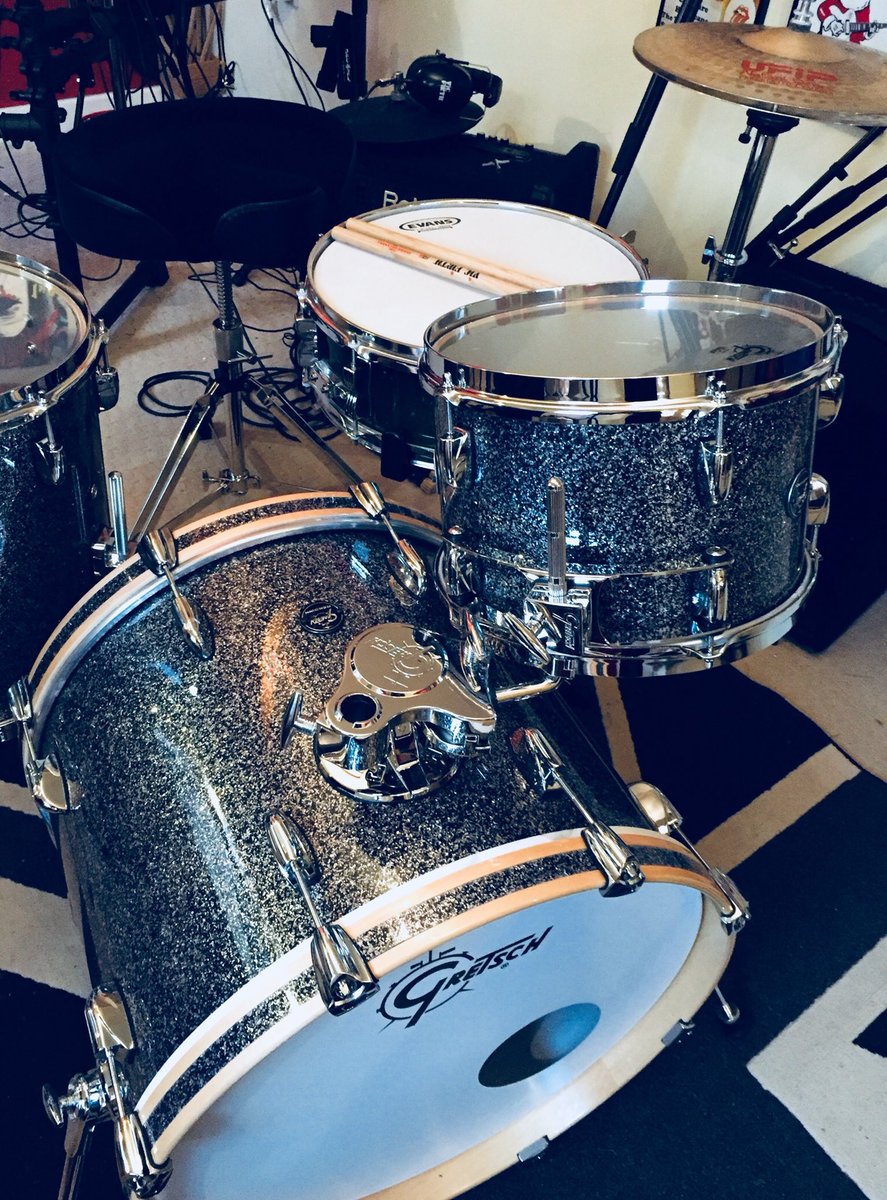 ChipFlipDip's tweet photo. Chips are my first love...
Let me introduce you to my second.
Thanks Andy at ADC for sorting me out with this beauty!
@adcdrums @UFIPCYMBALS @gretschdrums https://t.co/qu8szWHaXx