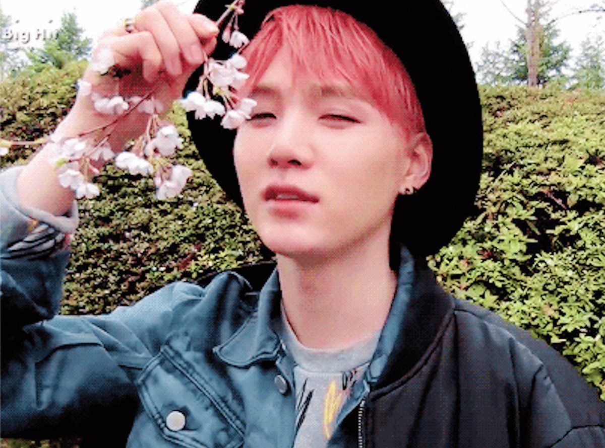 yoogni's tweet photo. 🌱🌺🍃🌷🌿🌹

— #ARMYSelcaDay https://t.co/YHbN72YuH3