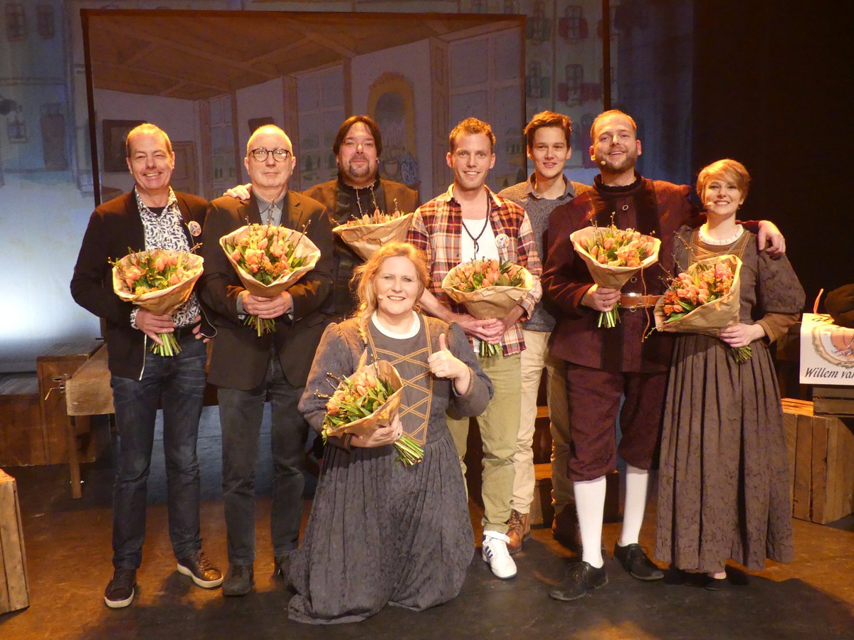 VanHoorne's tweet photo. Op een feestelijke wijze is gisteren in de Leidse Schouwburg de familievoorstelling ‘Lang geleden…’ in première gegaan 💐🎭 https://t.co/2qQpB2Cuak
