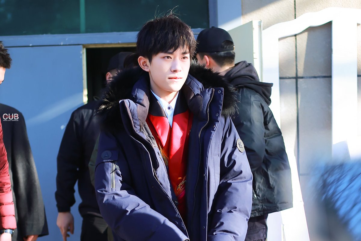 jacksonyeeth's tweet photo. 180205 #Qianxi 2018 CCTV Spring Festival (Fanbase) อี้หยางเชียนซีเดินทางไปอัดรายการวันนี้ที่ Beijing เลือกดูและเลือกโหลดได้ทาง Dropbox ค่ะ 📁 https://t.co/6elp11gidv https://t.co/RwnQZkdRAd