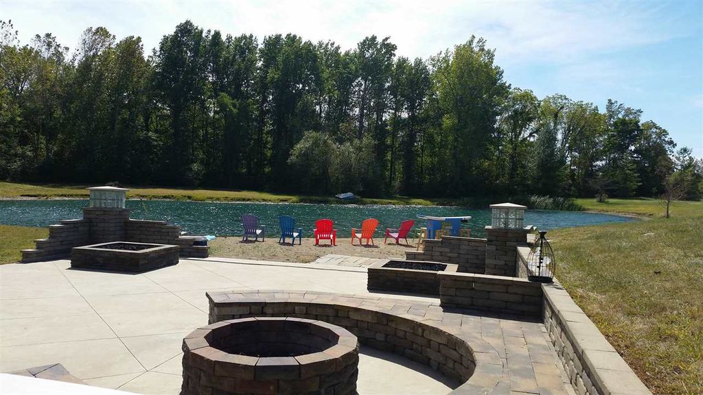 TheStarPress's tweet photo. Unreal Estate: Luxurious Muncie property for $700K touts 6 bedrooms, 6.5-car garage https://t.co/cOuoRfNTck https://t.co/MSrkeloWgE