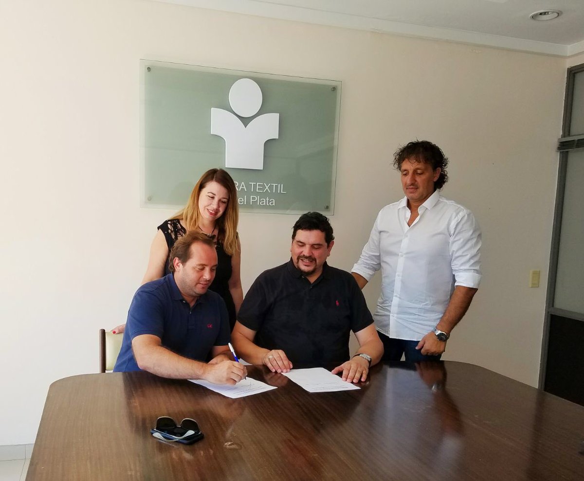 camaratextilmdp's tweet photo. Firmamos convenio de cooperación con la Cámara Argentina de la Moda. Y planificamos el lanzamiento del Mar del Plata Fashion Week 2018 #MDPFWeek #reciprocidad #coworking @ProduccionMGP @BA_Produccion @TurismoPBA @mardelplatamdp @cabrerafran @PRODUCCION_ARG https://t.co/CSEkNKEZ13