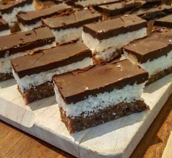 breakfastme_ie's tweet photo. Check out these healthy treats available for delivery from @urbanhealth_ie order now on https://t.co/3vGDfsYUcb
#bountybarbites #proteinballs #Matchaballs #coconutsnowballs #chocolate #HealthyFood #HealthyEating #breakfast #Dublin #Ranelagh #pancakes #avocadotoast #brunch https://t.co/ZhWwx5ELkK