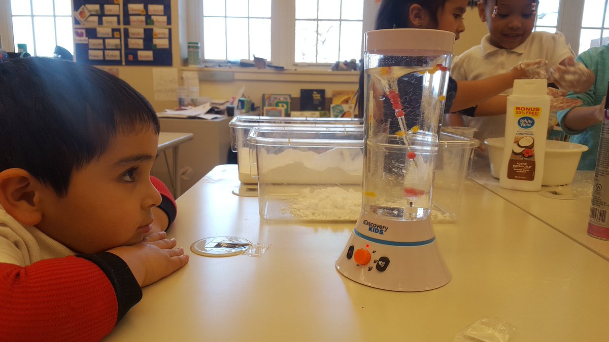powkindercubs's tweet photo. C114 Science!!! We made Clouds, snow, and observed objects in a tornado. We took turns and did it by oursleves. #powelles #KScientists https://t.co/LumqQNLRxW