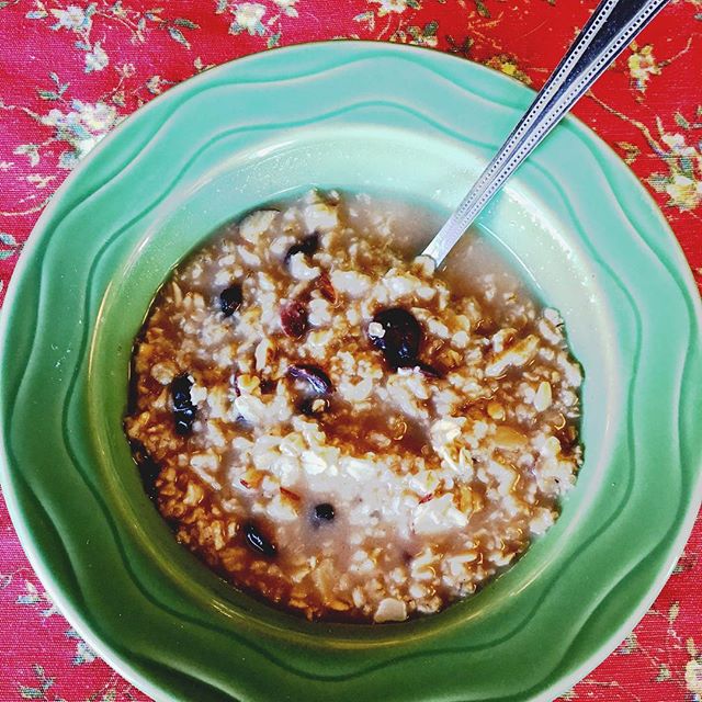 sharegoodfoods's tweet image. Baby it’s cold outside! How about a steaming hot bowl of hand crafted oatmeal to start your day? #sharegoodfood #oatmealgoodness  #sharegoodfoods #dogoodthings