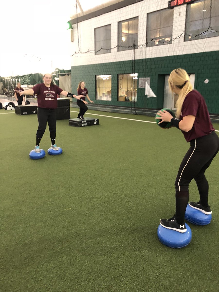 FPUSoftball_'s tweet photo. #bringingteamstogether @FPUWSOC https://t.co/opFlaprUOE