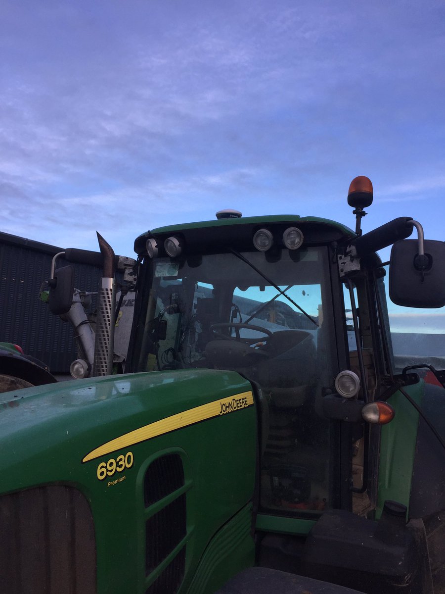 mick_mc_carthy's tweet photo. @Trimble_Ag #CFX750 fitted today to John Deere 6930 and 7530 also wired up. Controlling @KUHN_UK #rauch V8 dynamic fertiliser spreader, rate and section by #TUVR Best of luck to our customer #precisionwithpurpose https://t.co/NXUDQsxAoH