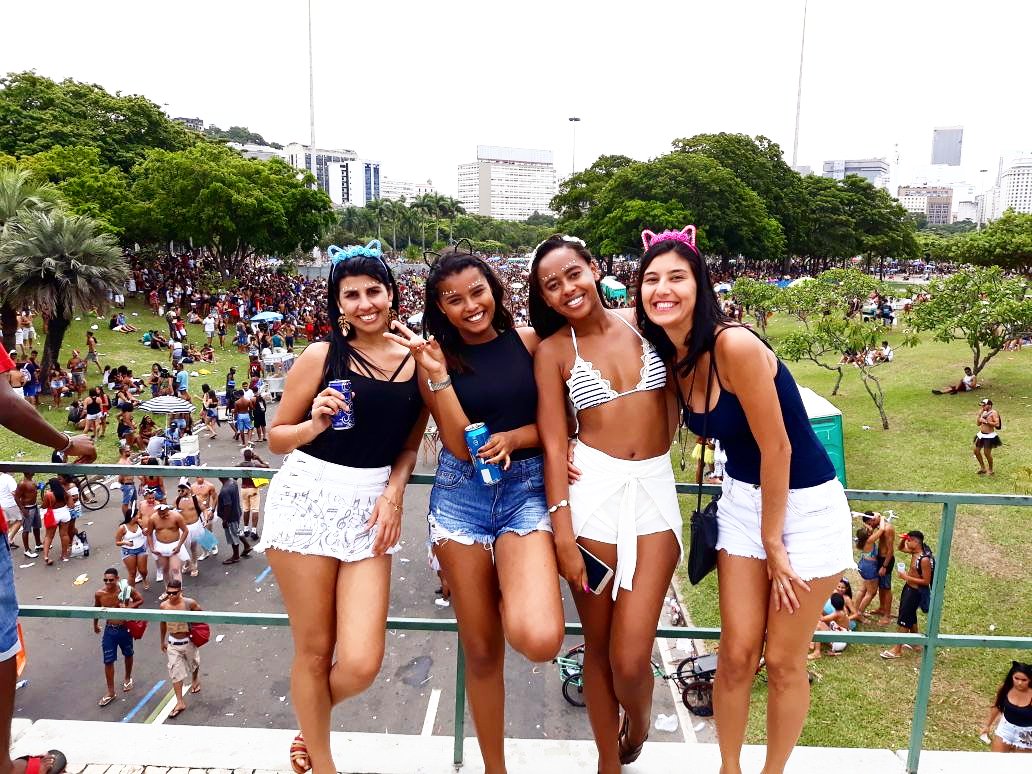 cellevieira_'s tweet photo. Só quero replay 🎭🎉💜
.
.
.
#blocochorameliga #carnaval2018 #maisquefriends #RiodeJaneiro #SegundaDetremuraSDV https://t.co/8mzXBMjW3G