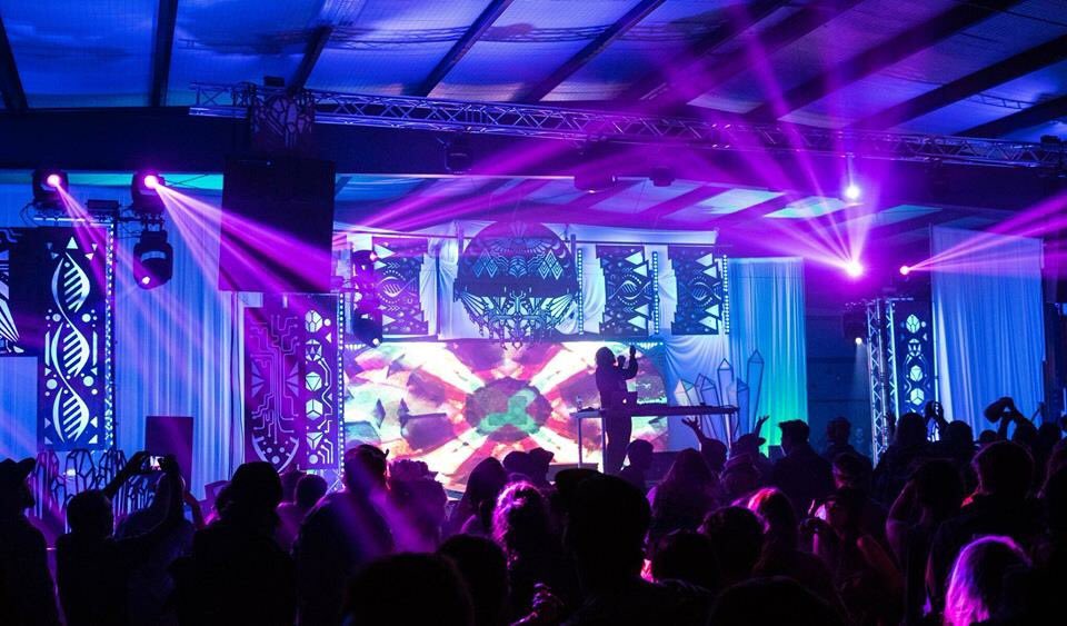joelightboy's tweet photo. #CodyLisle creates a glittering rainbow on the Gem and Jam Festival's Onyx Stage with help from @ChauvetPro Maverick  and Rogue fixtures supplies by #ChrisBrodman and his team at #LITLighting. Cool shots by Marlene Padilla of Taking Shots photography. https://t.co/BR3syB4Hlw