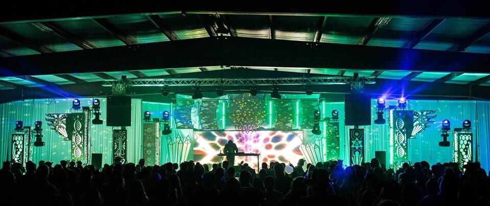 joelightboy's tweet photo. #CodyLisle creates a glittering rainbow on the Gem and Jam Festival's Onyx Stage with help from @ChauvetPro Maverick  and Rogue fixtures supplies by #ChrisBrodman and his team at #LITLighting. Cool shots by Marlene Padilla of Taking Shots photography. https://t.co/BR3syB4Hlw