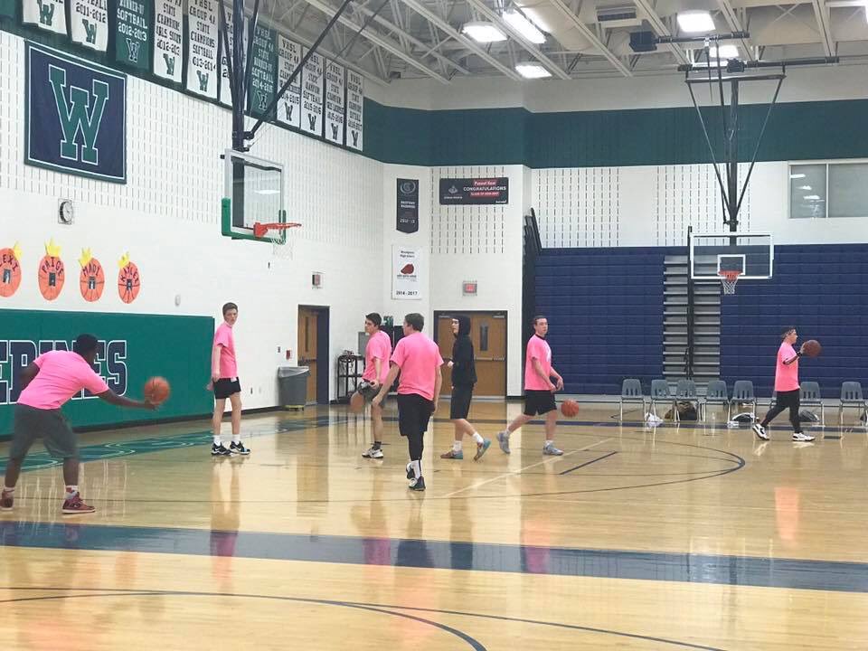 WLBLDeacons's tweet photo. Deacons showing support to the Castellano family prior to their win over the Orange #kctogether https://t.co/mEZNYUzDQC