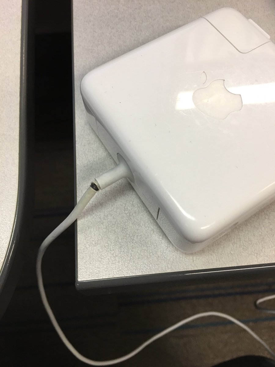 ppulus's tweet photo. 3rd power supply that broke in the exact same location - take care of your previous gen Mac Book Pro power supplies people! https://t.co/bfm491tQNV