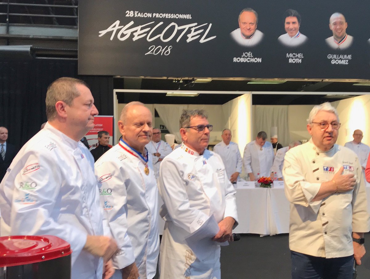 lhotellerieLHR's tweet photo. Minute de silence en hommage à Paul Bocuse sur le #concours #NeptunedOr pendant @Agecotel avec @JRobuchon #ChristopheMarguin et #MarcelLesoille @ostreide #Nice @PaulBocuse https://t.co/rCvuUnXioq