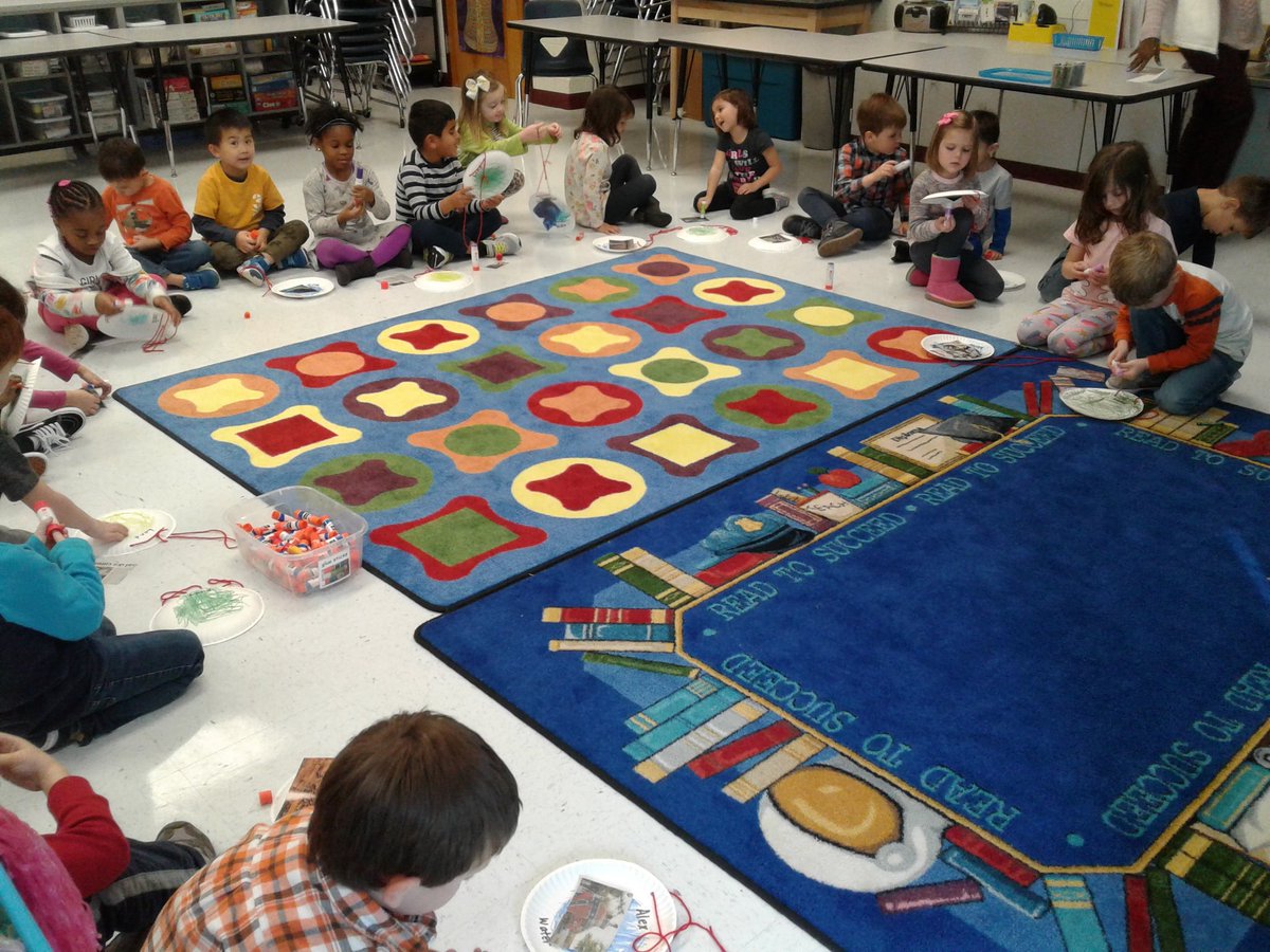 morrison_siren's tweet photo. PreK learning about our blue planet.#teamminter https://t.co/KAflwVV6S4