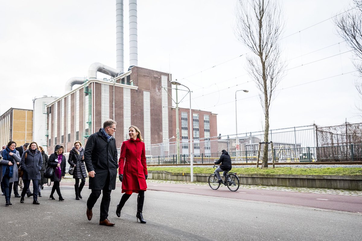 Grote rol elektrische deelauto's in woningbouwprojecten. 4 werelden komen samen bij #CityDeal van 7 steden: mobiliteit, ruimte, duurzaam wonen en energie - rijksoverheid.nl/actueel/nieuws…