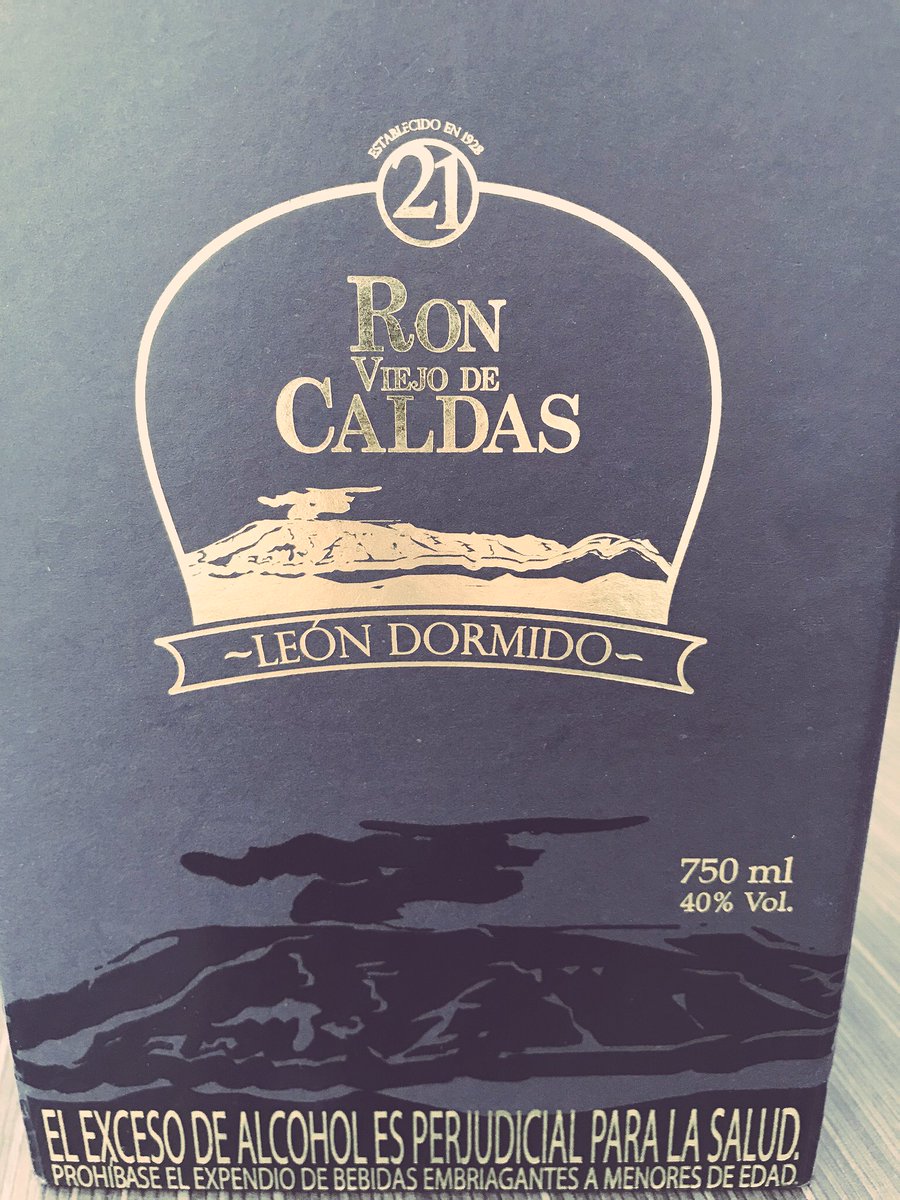 CamiloSilvaJ's tweet photo. #LeónDormido de @RonViejodeCal @LicoreraCaldas

“El ron que tiene en sus manos es fruto de un prolongado añejamiento a más de 2200 msnm en toneles de Roble Blanco colombiano...“

“... Volcán Nevado del Ruiz, también conocido con el nombre de León Dormido, ubicado en los Andes...” https://t.co/VhK29NZM7S