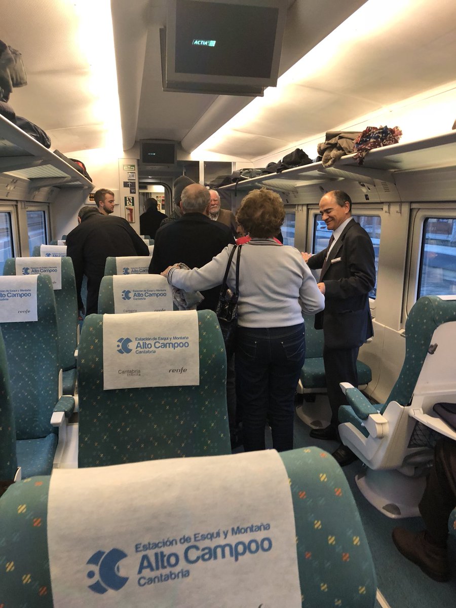 Go99Surf's tweet photo. Caos en el tren Madrid Chamartin -Santander @Inforenfe @Renfe @InfoAdif @dmontanes https://t.co/xJDqwZhk3Z