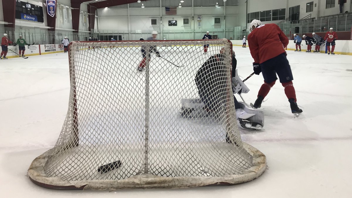 Practice day at the IceDen 😼 https://t.co/8O3kkvpS8h