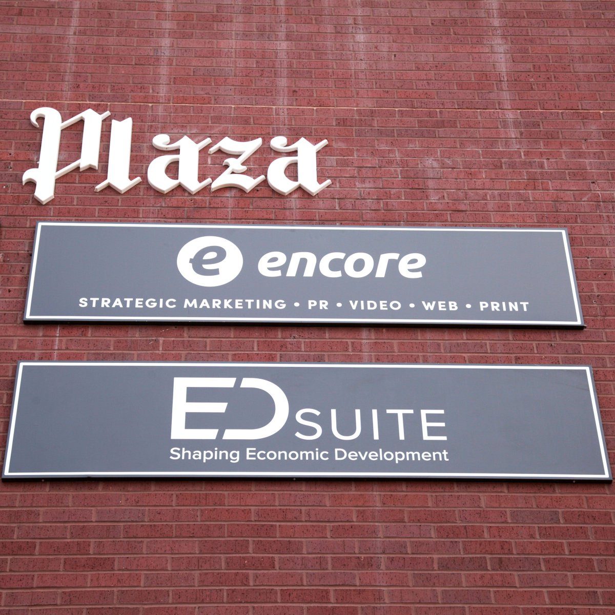 EDsuite's tweet photo. We've never been as excited about the side of a building as we are in this moment. We have a sign and our new location with Encore Multimedia is official!
#econdev #webdesign #edc #economicdevelopment #edsuite #design #economics #branding #tellyourstory #EncoreMultimedia https://t.co/60HNNprRCP