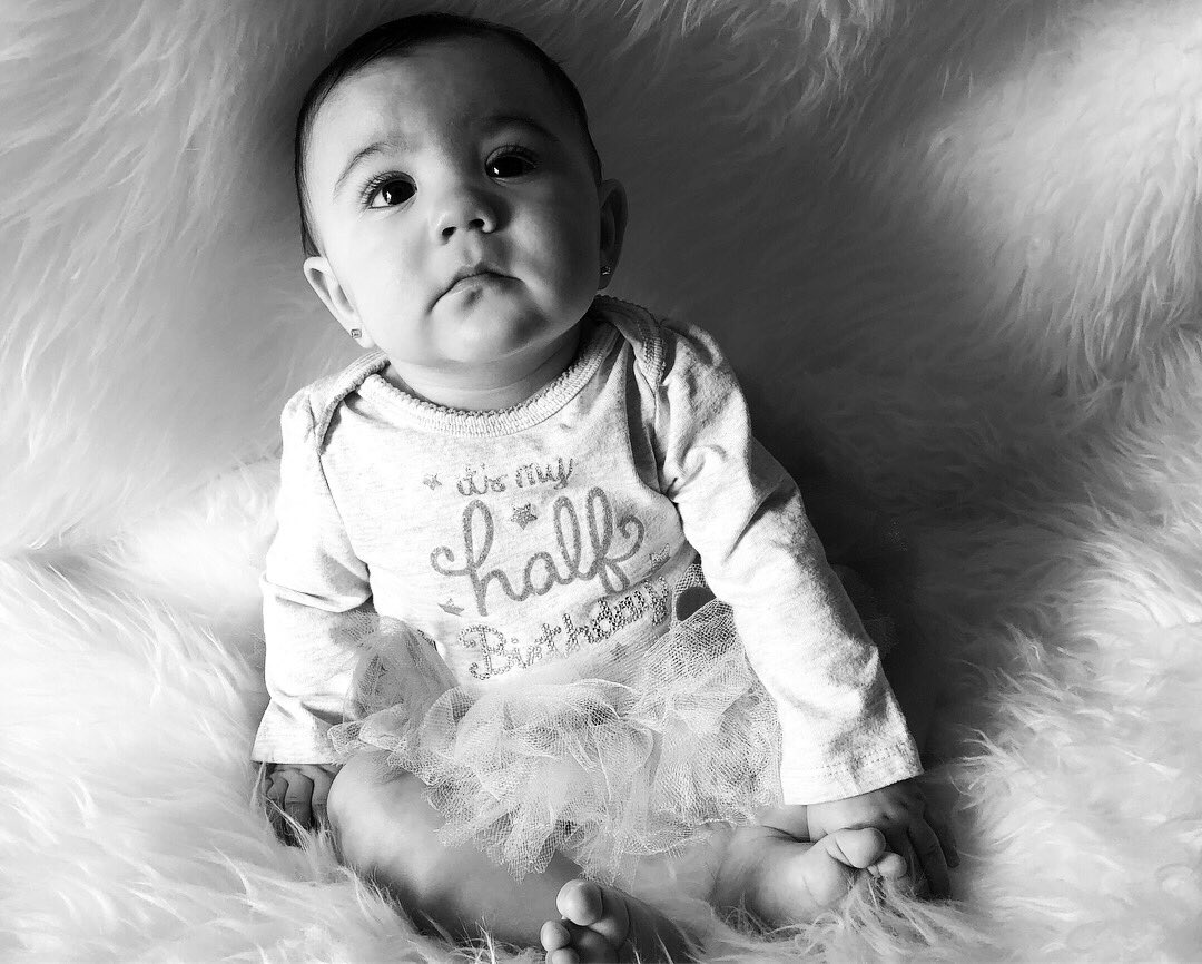__klopezz's tweet photo. happy SIX months to my beautiful baby girl! I am constantly working harder to make you proud my little one! I love you ✨💛🎀💞 #sixmonthsnew #halfbirthday https://t.co/8E4KfclSzg