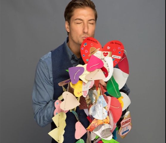 #MountieMonday 😚😚😚 #Hearties <a href="/DLissing/">Daniel Lissing</a> <a href="/hallmarkchannel/">Hallmark Channel</a> <a href="/HeartiesWCTH/">WhenCallsTheHeartFan</a>