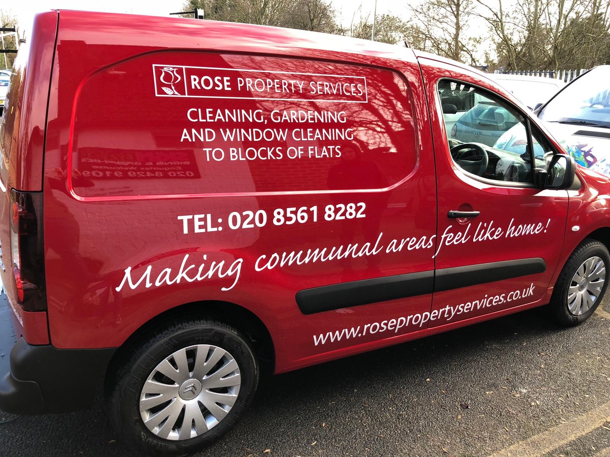 SignBaseLondon's tweet photo. A regular clients van on a bitterly cold morning , great way to start the week! https://t.co/52TWRJzu9T