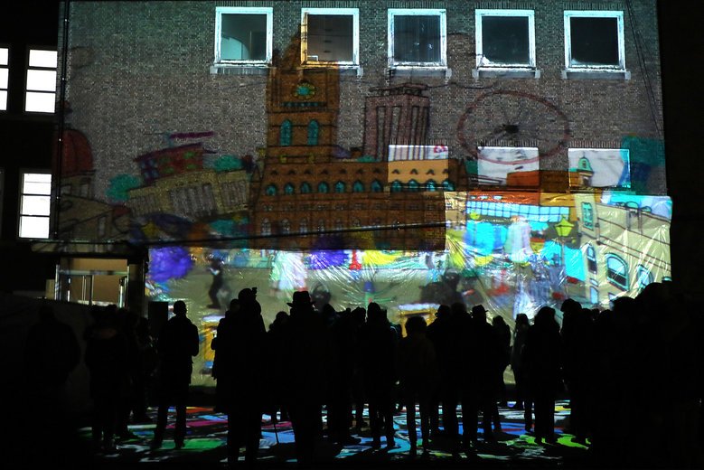 ugent's tweet photo. Het #Lichtfestival was weer schitterend! Meer dan 60.000 bezoekers in het Ufo @ugent, 2018 #selfir’s, 800 suikerziektetesten, 2000 lichtschilderijen, 750 zuurstofsaturatietesten, 306 mensen die zich in 3D lieten scannen en ca. 250 vertolkingen van ‘broeder Jacob’ op de laserharp! https://t.co/Ucsh9Oj8jl