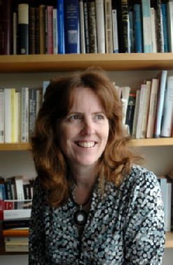 warwicknewsroom's tweet photo. Marking #100years since some women got the vote, Dr Sarah Richardson from @WarwickHistory tells us #FiveThings about women and the #Vote100. #Suffragettes #Suffragists #votesforwomen | https://t.co/1GIaYsOiVN | https://t.co/cnZkNamDsr