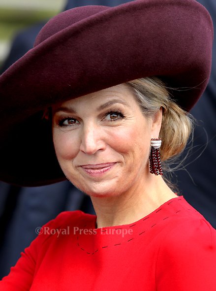 Royaleurope's tweet photo. Queen Maxima arriving at the opening of the Oncode Institute at the Koninklijke Tropical institute in Amsterdam #Oncode #oncodeinstitute #queenmaxima #dutchqueen #maxima #Queen #tropenmuseum https://t.co/rsSoup5lrf