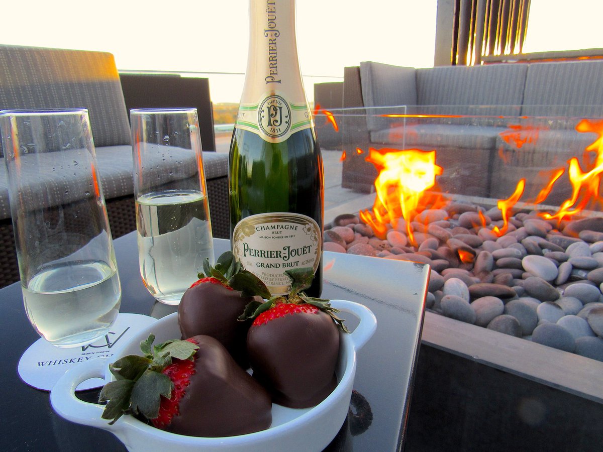 WCWharf's tweet photo. This #ValentinesDay, enjoy a special WC Nightcap - a half bottle of Perrier-JouΓ«t Champagne and a plate of chocolate-covered strawberries for $50 - before, after or instead of dinner as you cuddle by the fire.
#romanceisnotdead #wharfdc #whiskeycharlie #mydccool #datenightdc https://t.co/obn9NQ1kLv