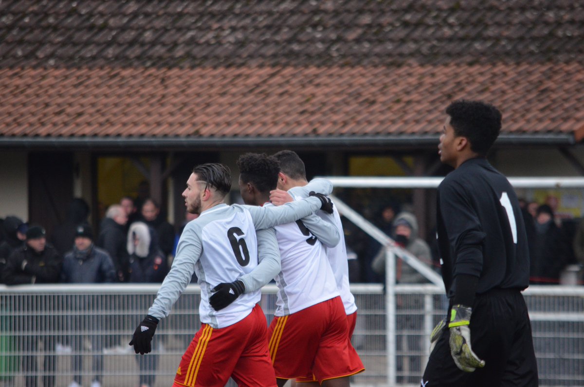 assaintpriest's tweet photo. "Metz que un club"
Nos #U19 ont cartonné ce dimanche sur la pelouse de l' #APMMetz ! Des doublés de Mohamed, Justin et Moussa ainsi que des buts de Rayan et Issam ont permis aux hommes de Lionel Bah de gagner 8-0. https://t.co/6pnL6nkLkj