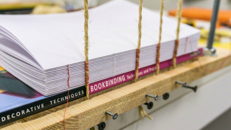 HaywardLibrary's tweet image. How books are bound is actually super cool: bookstr.com/how-books-are-…