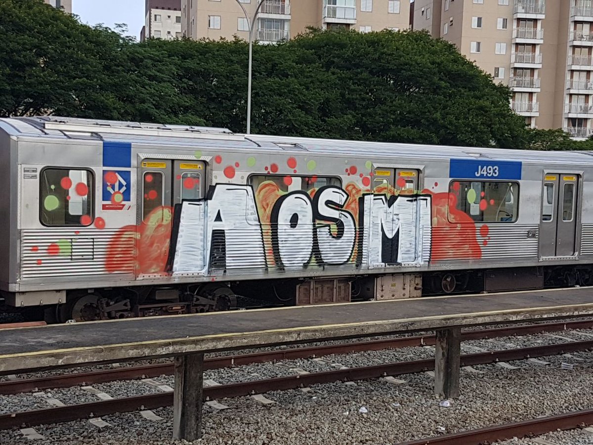 metronoticiando's tweet photo. Vandalismo todos nós perdemos! O mesmo sujeito (a) que comete esse ato, depois que reclamar pedindo passagem mais barata ou transporte de qualidade, dessa forma? Lamentável... Fotos cedidas ao @metronoticiando mais infos em: https://t.co/ozywHlhWCV #metrosp https://t.co/ELd0nImOyv