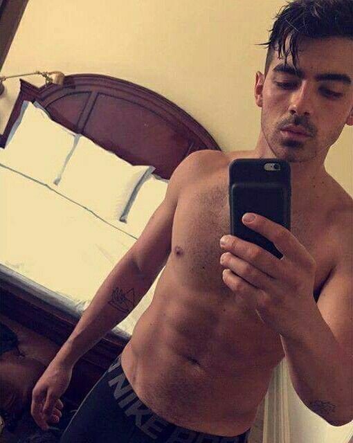 JustInLoveJoeJ's tweet photo. Pues yo te amo de cualquiera de las maneras, @joejonas https://t.co/1zdbuJyf74