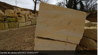 rev3's tweet photo. Alternative à notre feuille de papier classique ... la feuille de papier faite à base de pierre sans 💧 ni 🌳 ! C'est le concept qu' #ArmenPaper a ramené d'Asie et compte bien développer en 🇫🇷 #recyclage #ecologie @Figaro_Economie https://t.co/f2maxd9AFZ