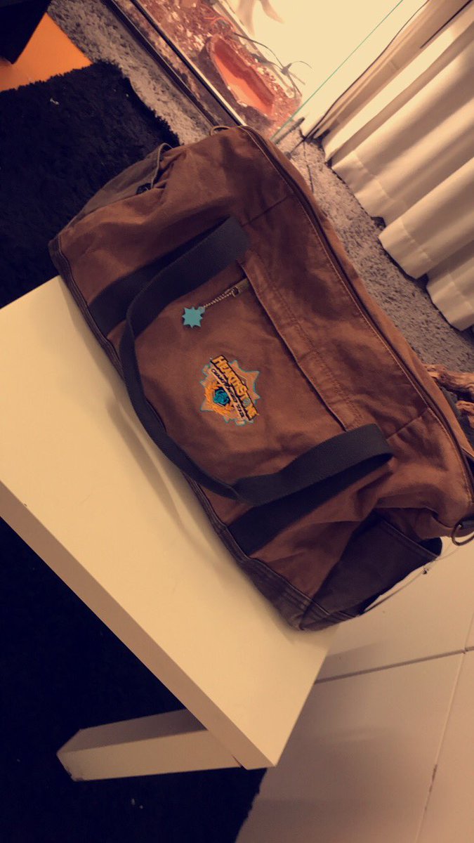 Chinoize_'s tweet image. Giveaway! 
To celebrate of my new project you can win this awesome hearthstone worldsbag 🌀🌀 all you have to do is RT and follow @Cards4_charity ! Winner will be announced on stream this month!