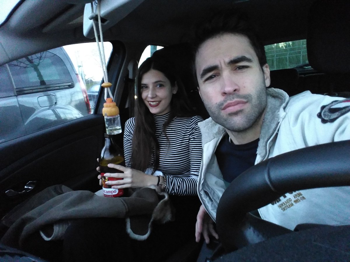 alexcgg's tweet photo. Cómo hacer tiempo hasta que empiece el circo del sol 🍻 https://t.co/6tUn9SJ8Bm