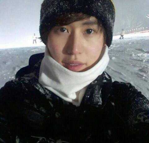 siwonest_sunny's tweet photo. #ELFSelcaDay #SUPERJUNIOR #Kyuhyun #ColdCouple ❄️☃️ https://t.co/o1mqWq2axc