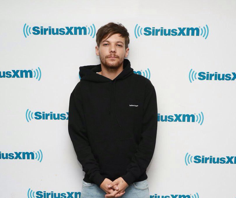 louiftrp's tweet image. #iHeartAwards #BestSoloBreakout #LouisTomlinson