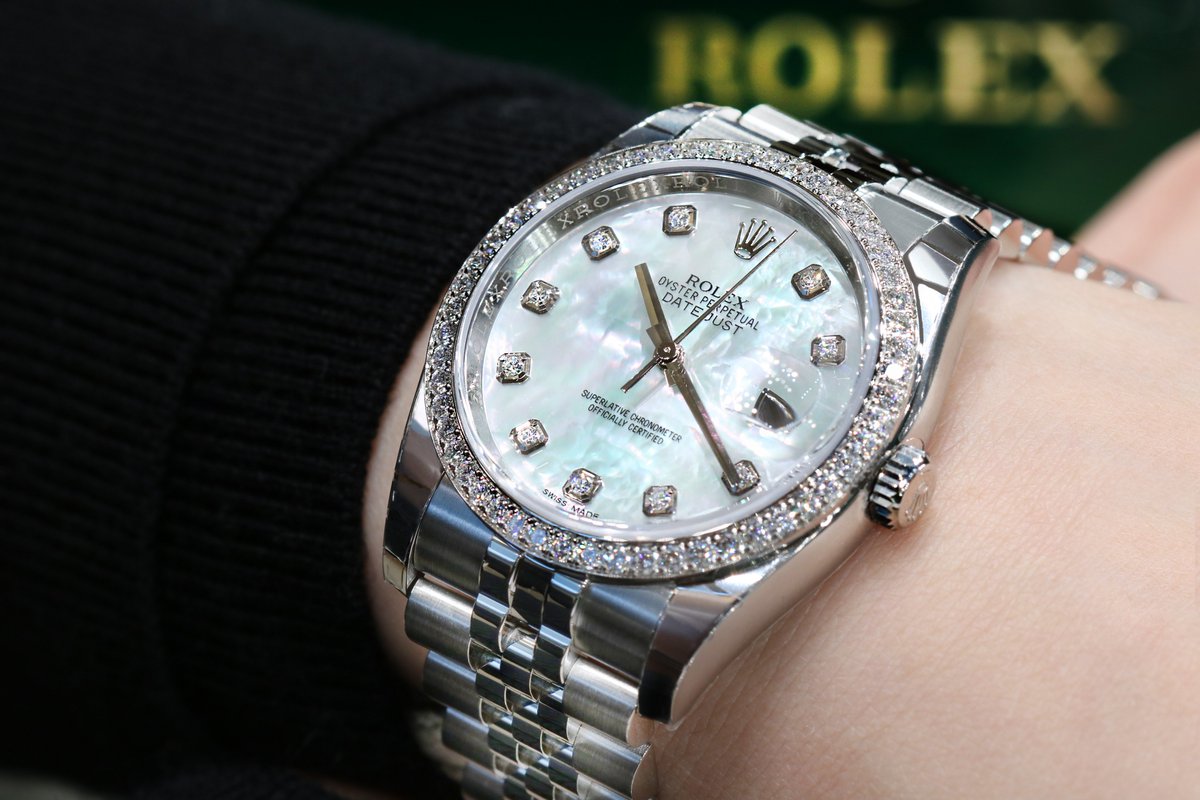 Lady #Datejust Oyster, 28 mm, steel, white gold and diamonds. Available at @RolexVancouver #rolexgirl #vancouverlovesrolex #motherofpearl #giftsforher #valentinesdaygifts