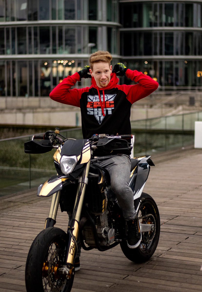DavidBostStunt's tweet photo. All I see is red 😂

Der Do Epic Shit Shop schließt in weniger als 24 Stunden 😱
‼️LINK IN DER BIO‼️

#ktmexc #düsseldorf #medienhafen #bikeporn #doepicshit #bosthaft #davidbost #supermoto #bikelife #supermotard  #bikegeneration #motorrad #SupermotoNation #MotardMafia https://t.co/ZRuYW10OOh