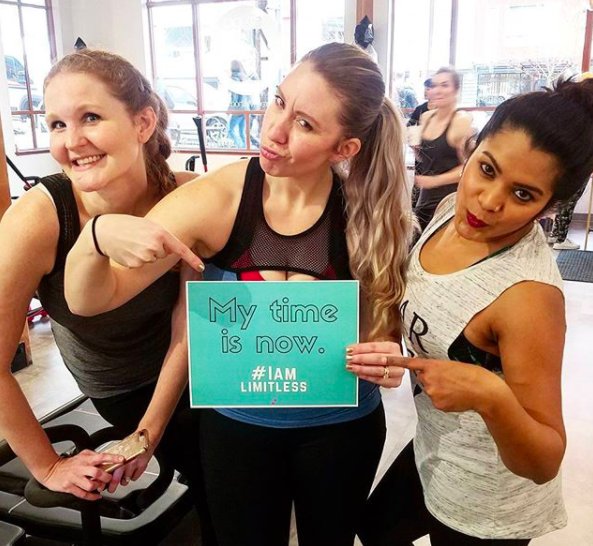 TheSweatGuru's tweet photo. Work out anywhere with live coaches and your friends thanks to the @gixofit app! FLASH SALE: Get 30% off @gixofit  when you sign up here: https://t.co/sIFNE2VGXG. Offer ends 2.5 at 11:59 pm PT. #IAmLimitless #gixofit #sweatpinkpartner #ad #sweatpink https://t.co/BfUtdUNz6S