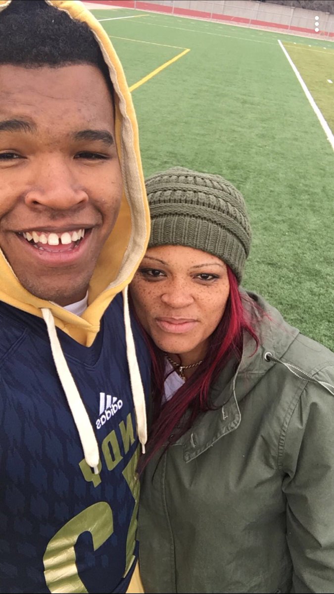 tonythompson32's tweet photo. @CoachTBarr @grimesreginald @cgrah44 @MJGOLDENBEARFB beyond blessed 🙏💯 #lootgang18 https://t.co/o2j0MTIolH