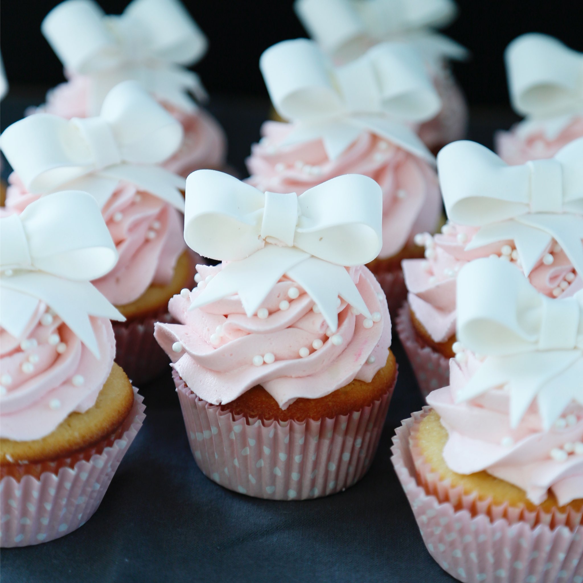 Peonycakestudio Cupcakes De Almendra Para Baby Shower Almond Cupcakes For Baby Shower Cupcakes Almondcupcakes Babyshower Babyshowercupcakes Cake Pastel Cupcakesdecorados Pastelesdecorados Peonycakestudio Bakery Pasteleria