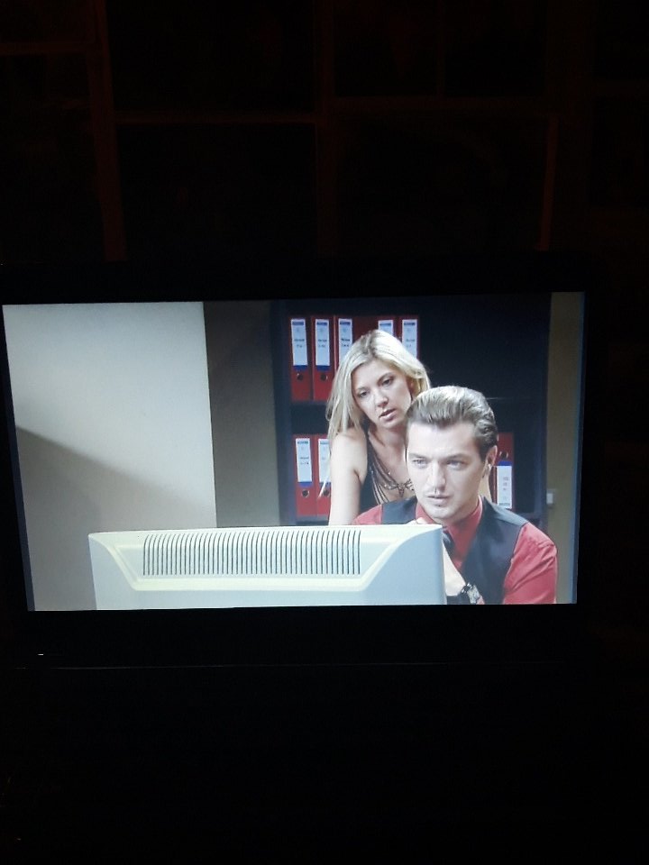 EsseveeGirl's tweet photo. Sara 👀📺😍 @veerlebaetens https://t.co/gzXX9UNpKF