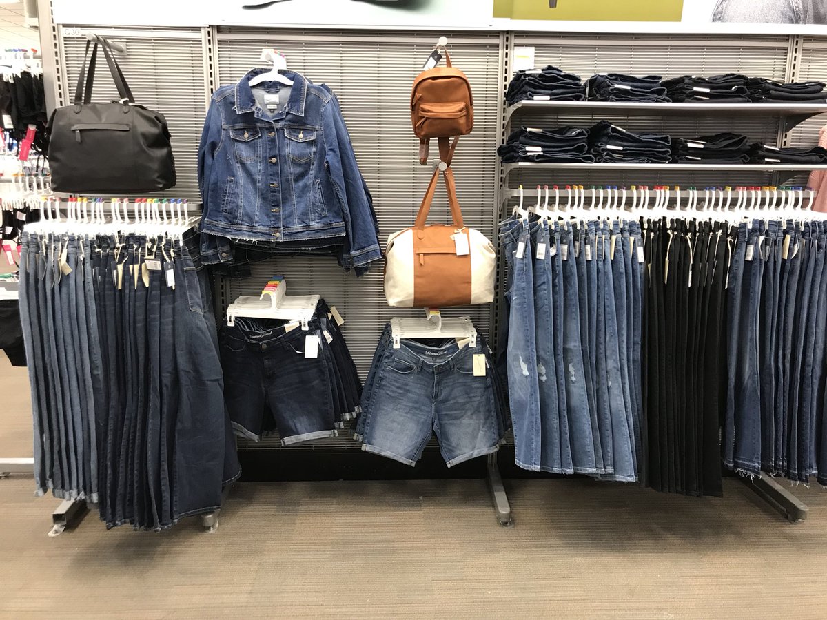sarah_sklar1's tweet photo. When you unexpectedly get plus sizes in Universal Thread you make sure it looks great! The fit is fantastic (personal testament) and great styles! #southportstylesquad #plussizestyle #denimondenimondenim https://t.co/l3jagEHu8T