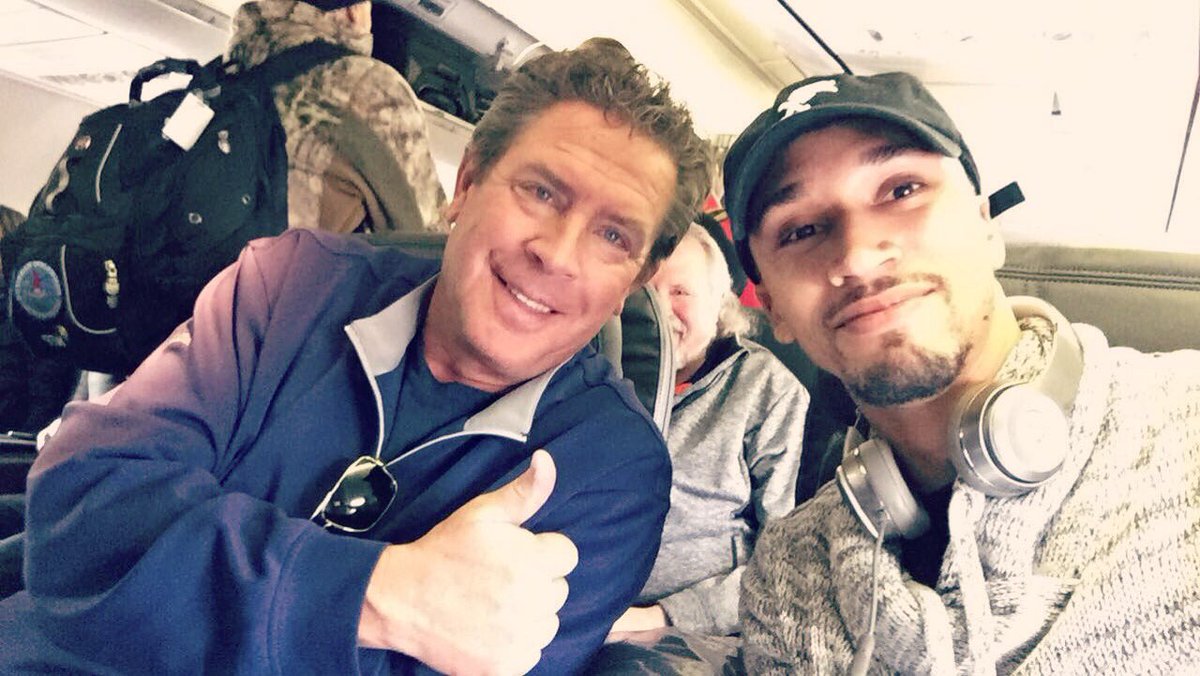 DanMarino's tweet photo. ✌🏽 Minnesota. Say hello to my new friend Warren who I just met on our flight home from the #SuperBowl https://t.co/CAGEiUFl99