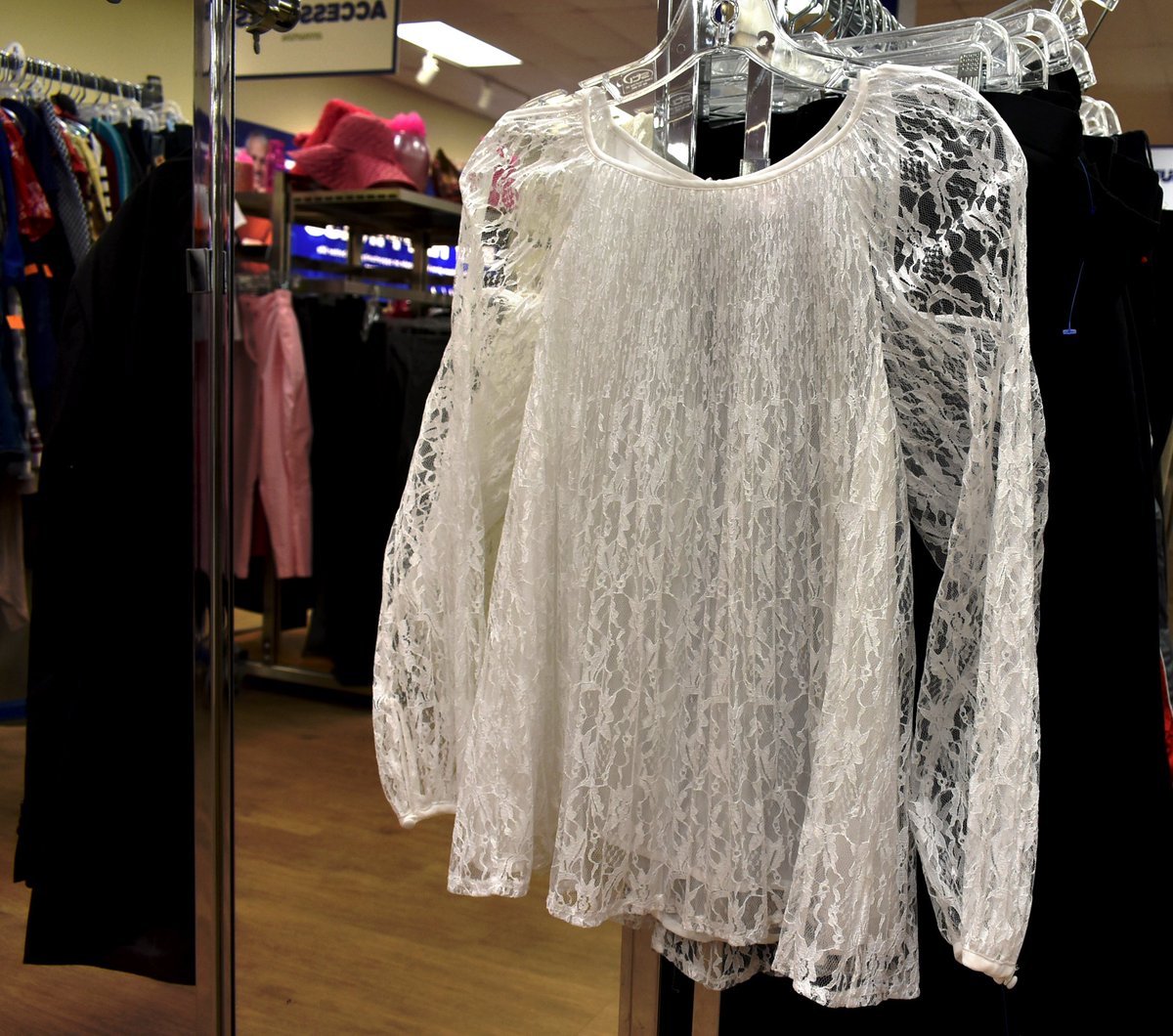 GoodwillWorks's tweet photo. Original department store price $44. Goodwill price $4.69. #ShopGoodwill to find designer names for discount prices like this Lauren Conrad White Lace Blouse.
#ChicforCheap #Designer #Sandro #SandroParis #GoodDeals #GoodwillFinds #GotItAtGoodwill #LuxforLess https://t.co/RyJfequpsA