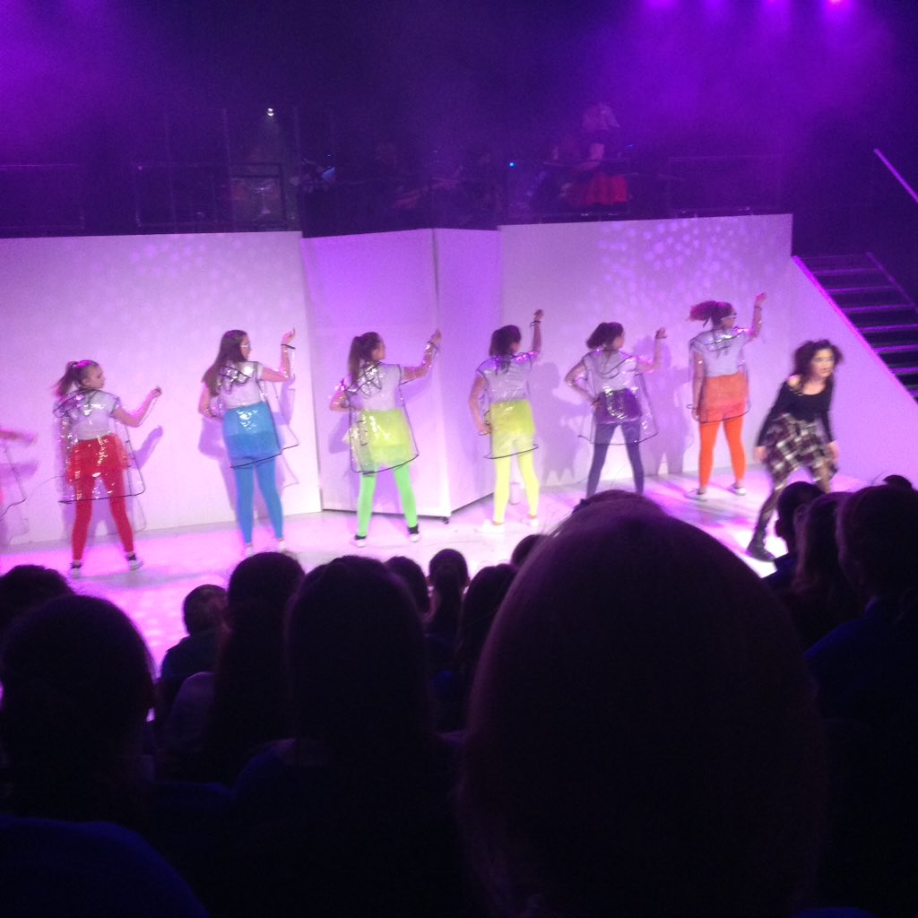 yfpsyr6's tweet photo. A brilliant performance of 'We Will Rock You' @PlymptonAcademy this afternoon. Thank you for sharing it with us #yfpslearning https://t.co/NeNHzkglgv
